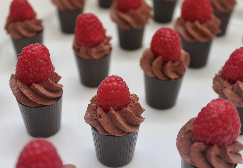 Mini Dark Chocolate Mousse Cups {Gluten-Free} | Feed Them Wisely