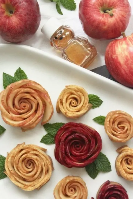 easy to make baked honey apple roses for Rosh Hashanah