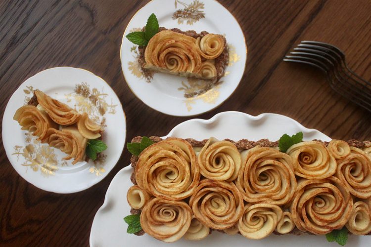 apple rose tart with cinnamon pastry