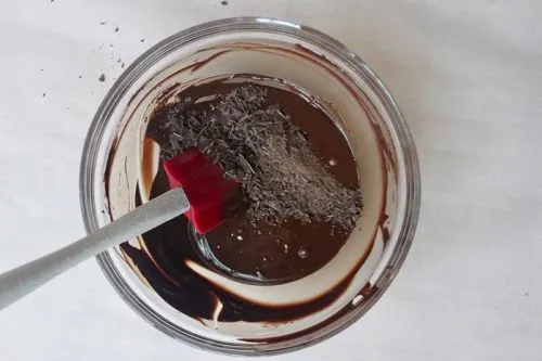 add chocolate shavings to quick temper chocolate