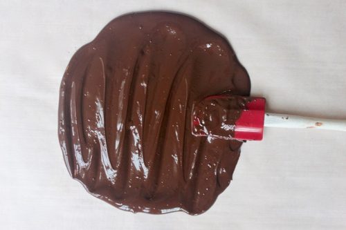 smoothing out chocolate after quick tempering it in the microwave
