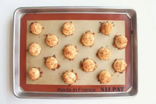Easy and healthy macaroons have just three ingredients