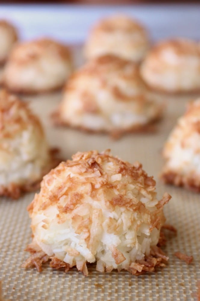 Refined sugar free paleo coconut macaroons