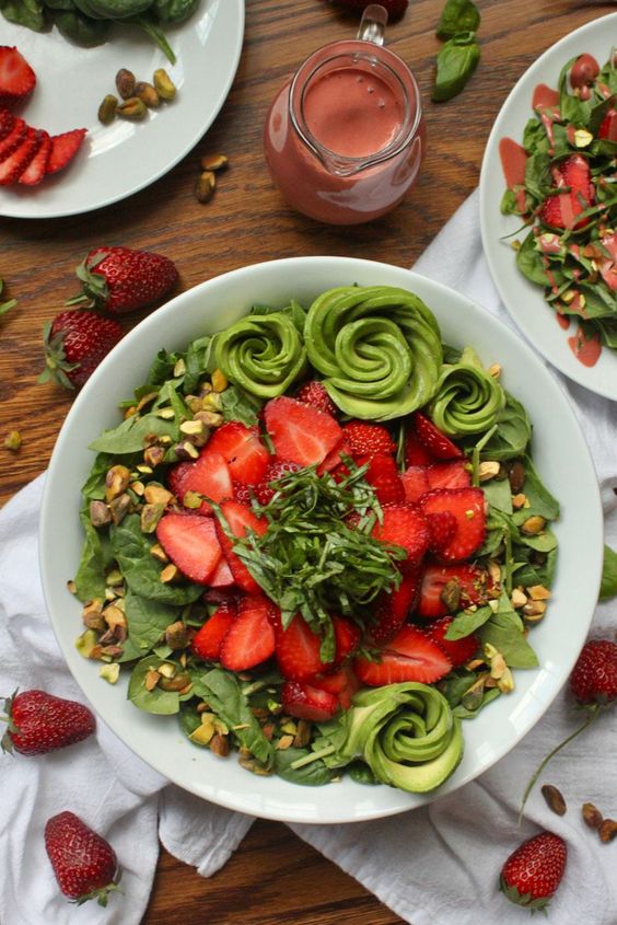whole30 strawberry avocado spinach salad recipe