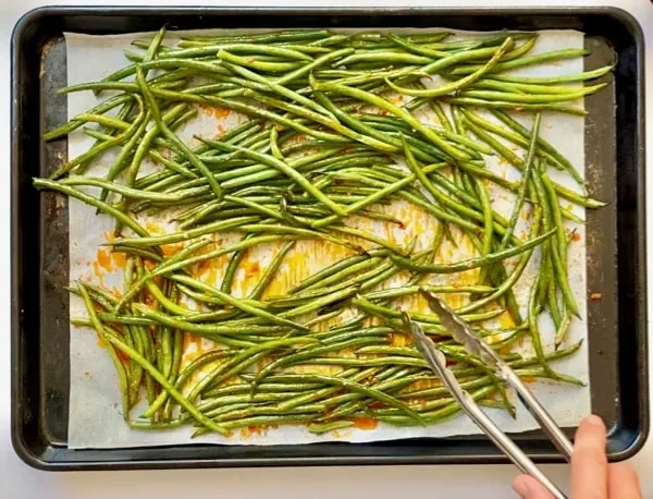 coat roasted green beans with harissa sauce